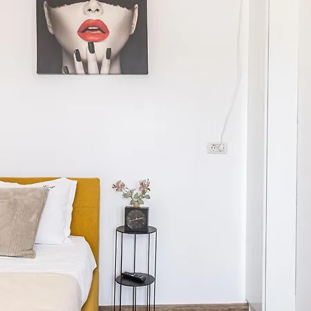 Deluxe 2 Bedrooms With Terrace - Coresi Mall *