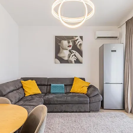 Cozy Deluxe 2 Bedrooms With Terrace - Coresi Mall * Brasov