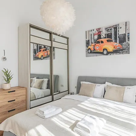Cozy Deluxe 2 Bedrooms With Terrace - Coresi Mall *
