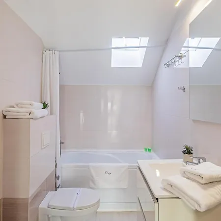 Cozy Deluxe 2 Bedrooms With Terrace - Coresi Mall Apartment Brasov