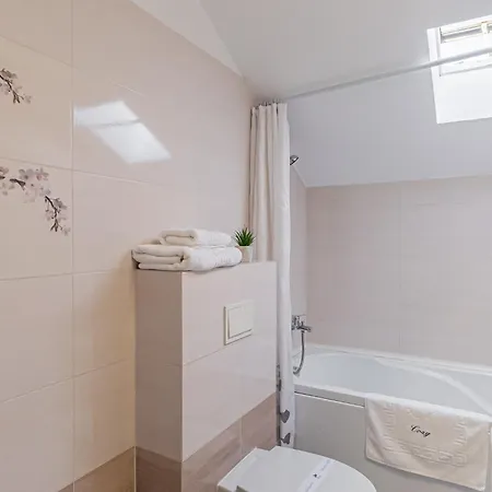 Apartamento Deluxe 2 Bedrooms With Terrace - Coresi Mall