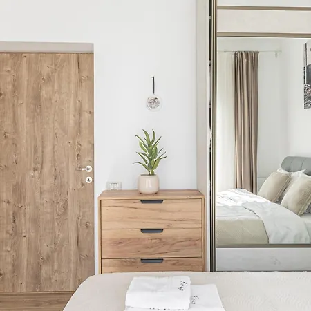 Deluxe 2 Bedrooms With Terrace - Coresi Mall *