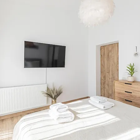 Deluxe 2 Bedrooms With Terrace - Coresi Mall Apartamento