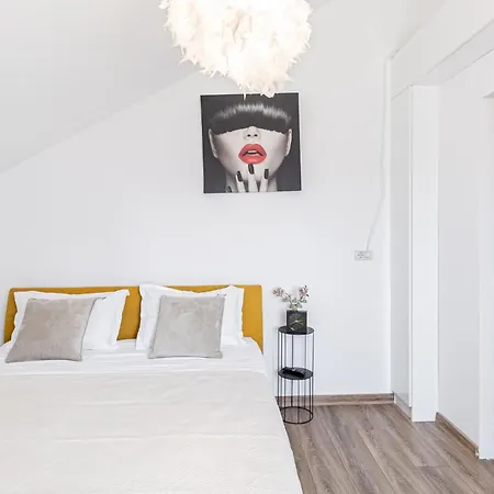 Apartment Cozy Deluxe 2 Bedrooms With Terrace - Coresi Mall *