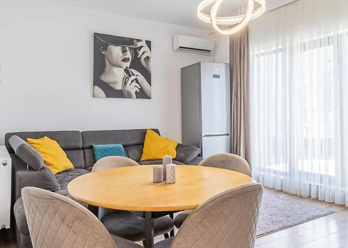 Deluxe 2 Bedrooms With Terrace - Coresi Mall