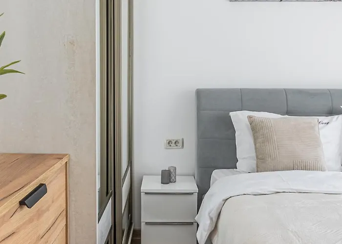 Apartment Deluxe 2 Bedrooms With Terrace - Coresi Mall